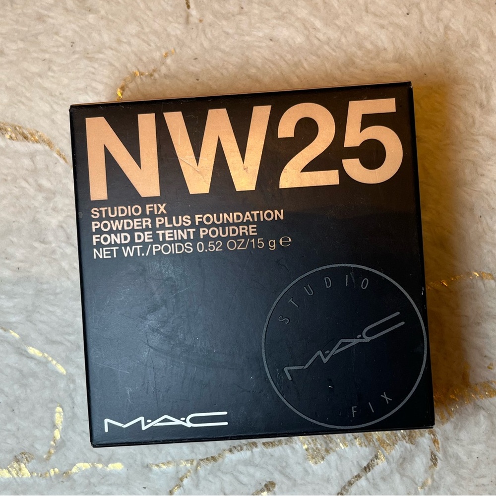 MAC Studio Fix Powder in shade NW25 - NIB